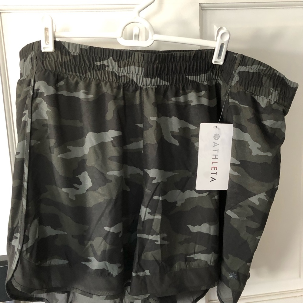 NWT Athleta Printed Mesh Racer Run Short 4” Olive Green Camo - Picture 2 of 3